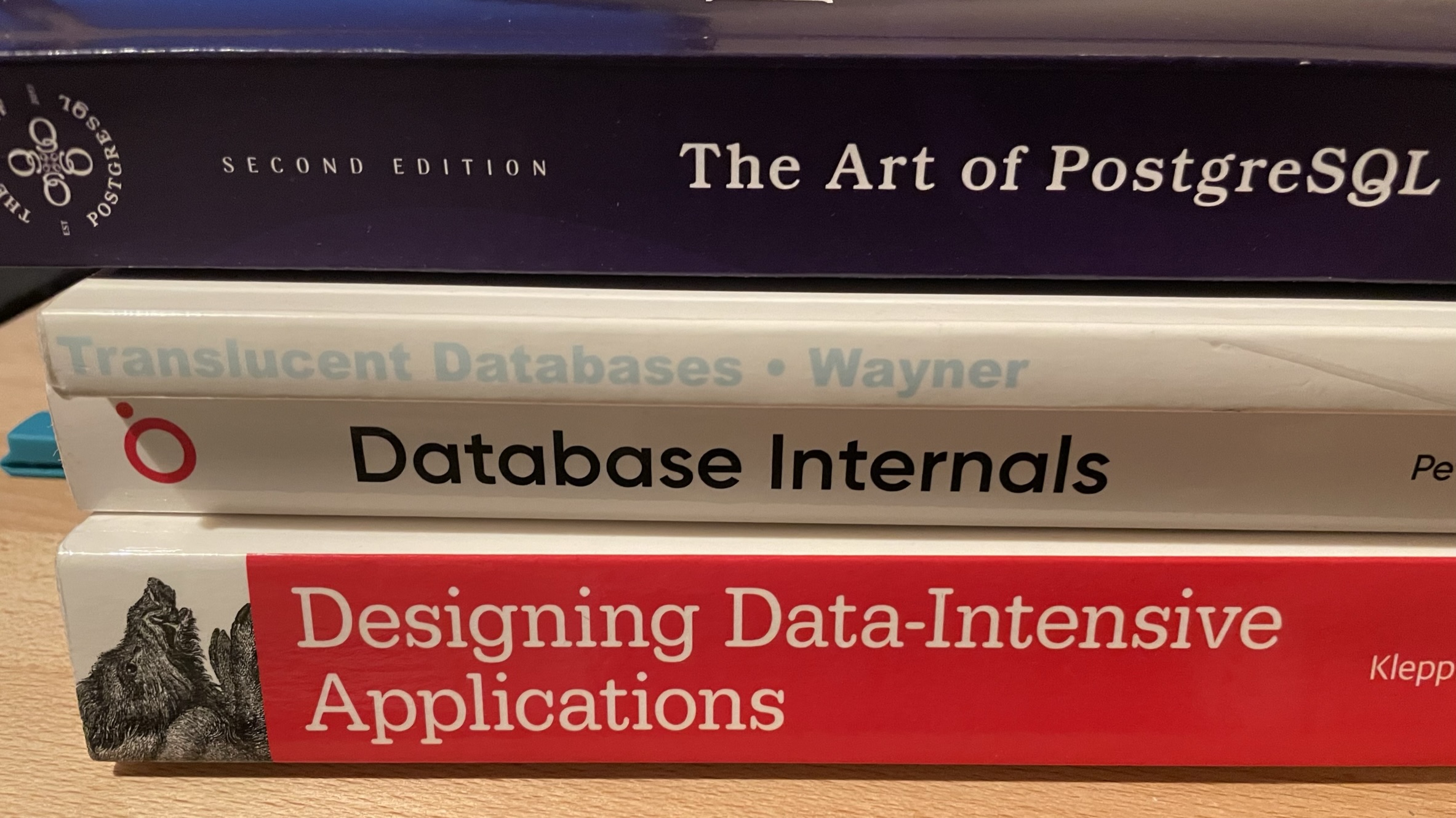 /posts/distsys-resources/books.jpeg